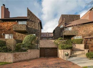 7 Hill Park Ave APT A, Great Neck, NY 11021