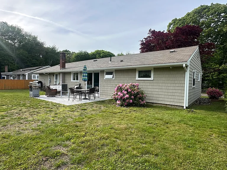 144 S Pier Rd — Photo 9