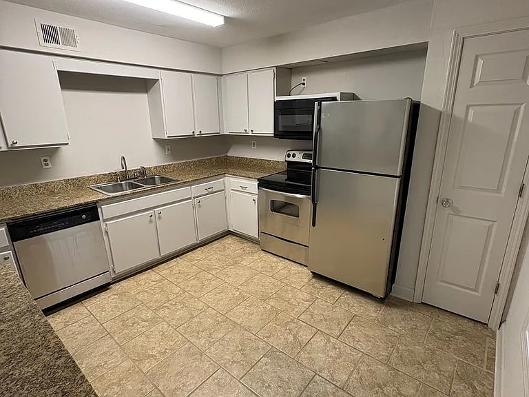 904 Park Ln — Photo 10
