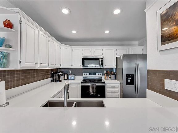 5th image of 895 Felspar St