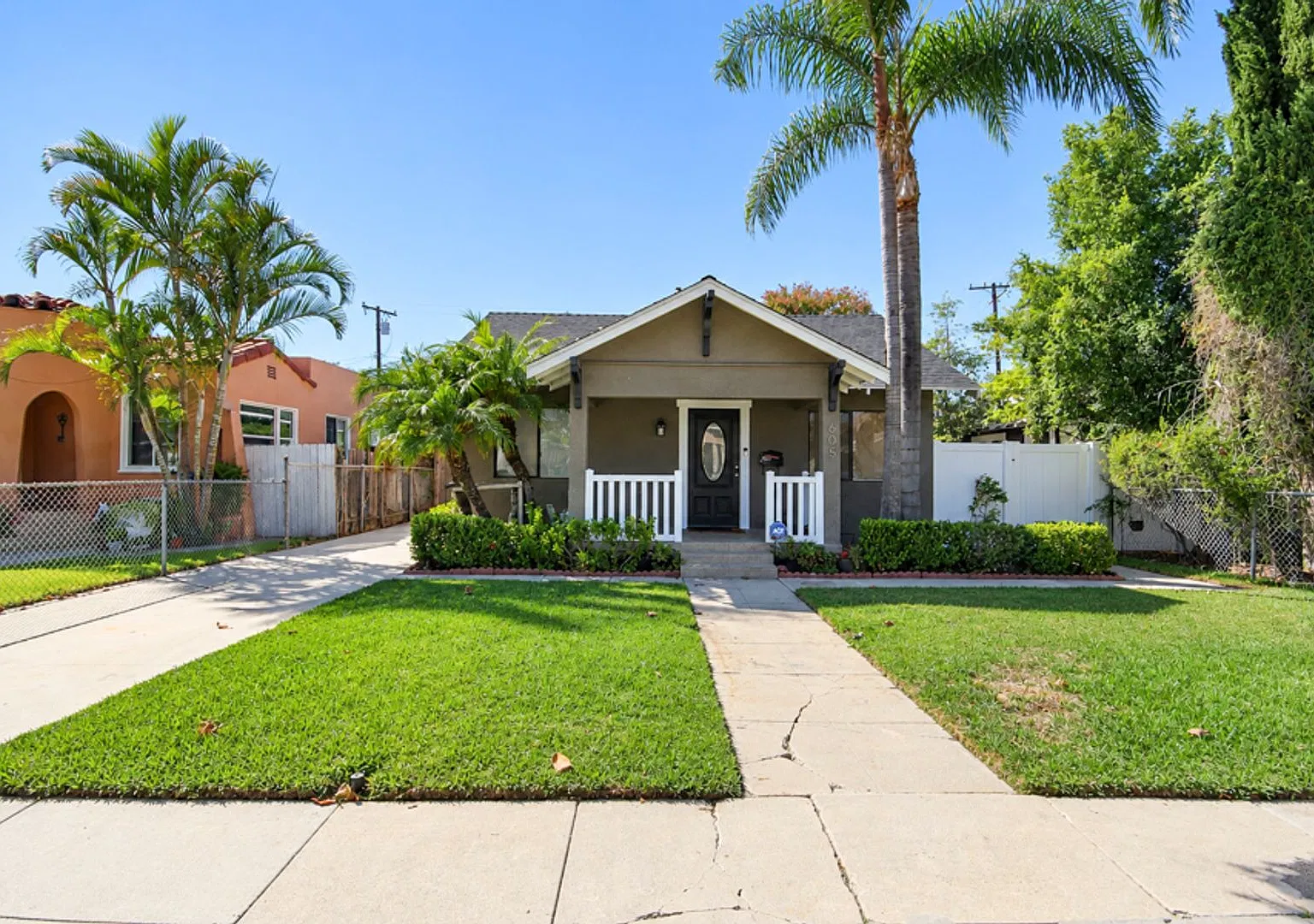 Single Story Anaheim Bungalow with Modern Updates — Photo 2