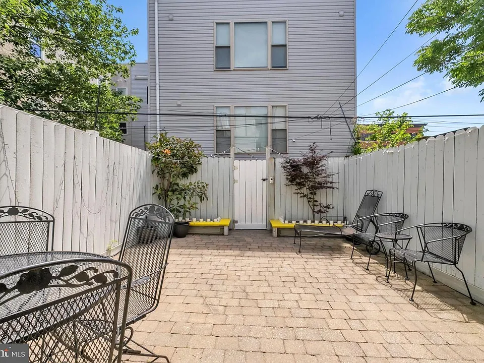 719 N Uber St