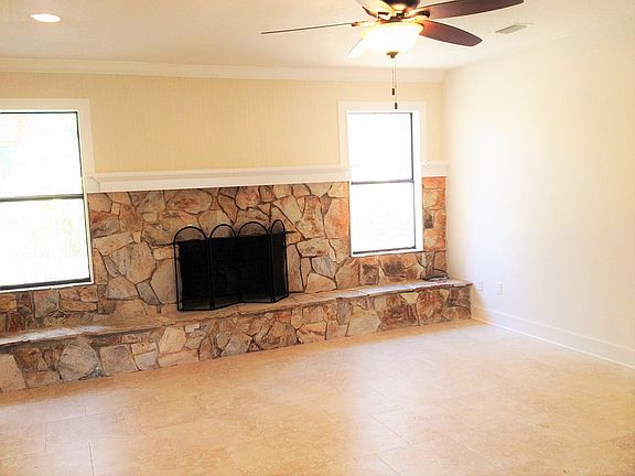 2nd image of 185 Bayou Forest Dr E
