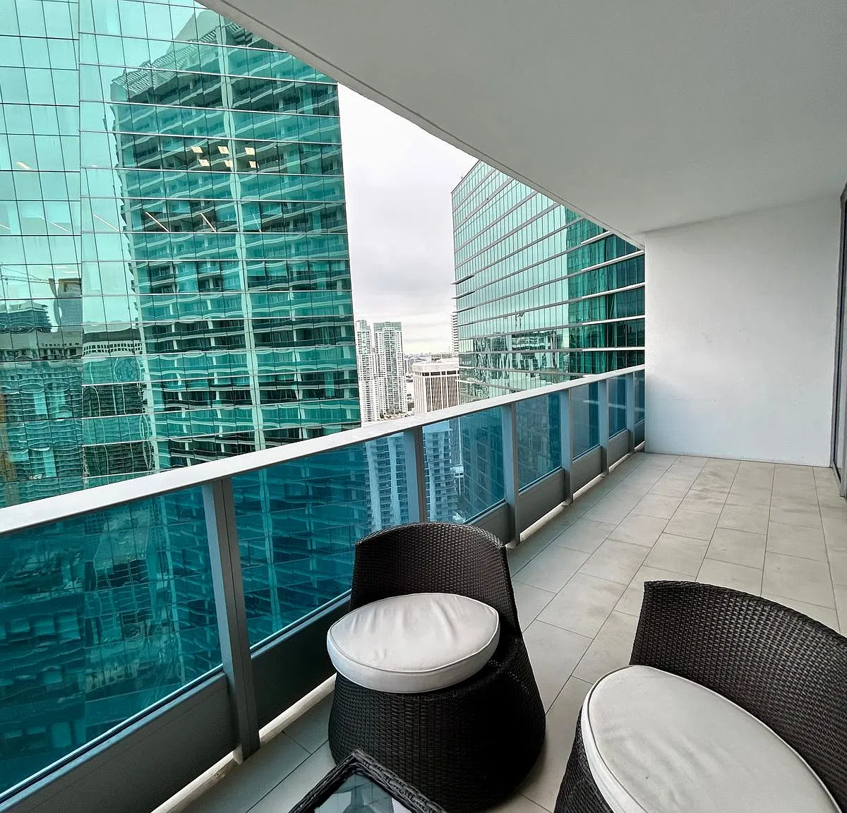 1 bed, 822 sqft, $3,800 — Photo 3