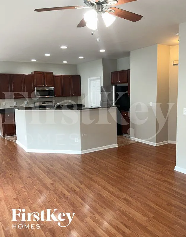 3 bed, 2.5 bath, 1890 sqft, $2,945 — Photo 4