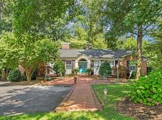 1064 6th Ave NW, Hickory, NC 28601