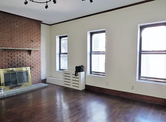 Rented by Julianna Realty Corp | media 9