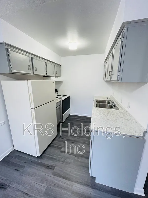 Bay Apartments — Photo 1