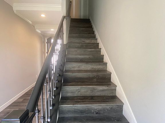 4th image of 530 Fano St