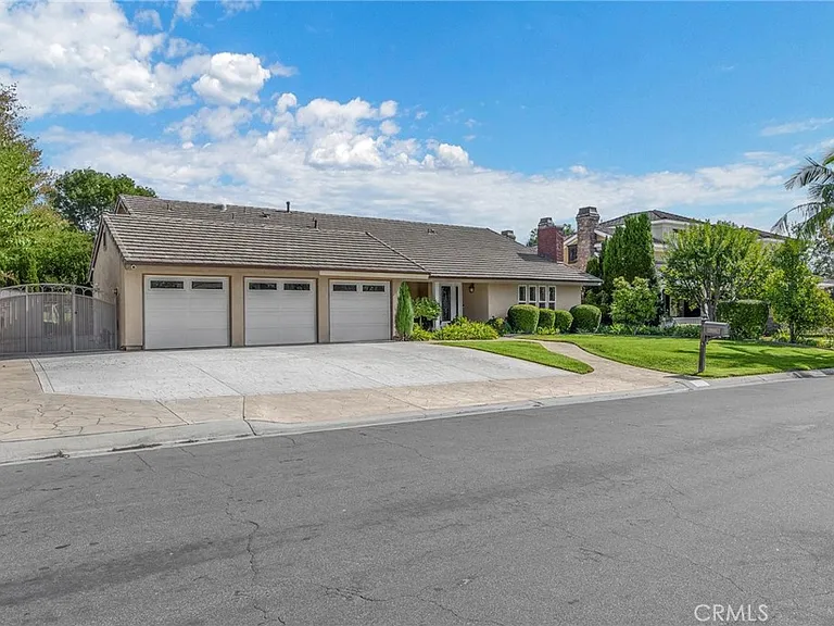 6042 Foxfield Ln — Photo 1