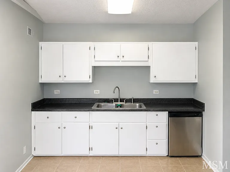 19 Parish Way — Photo 2