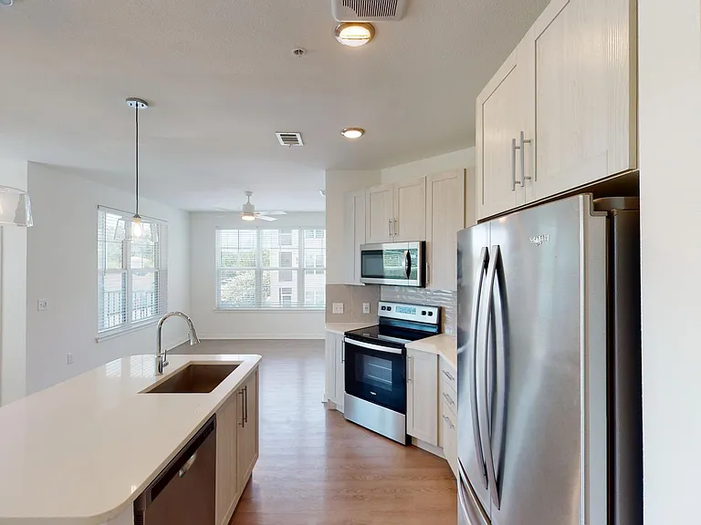 Essex Luxe Apartments — Photo 119