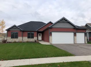 961 Hamilton Dr, Sycamore, IL 60178