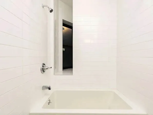 510 Jackson Avenue image 5 of 9