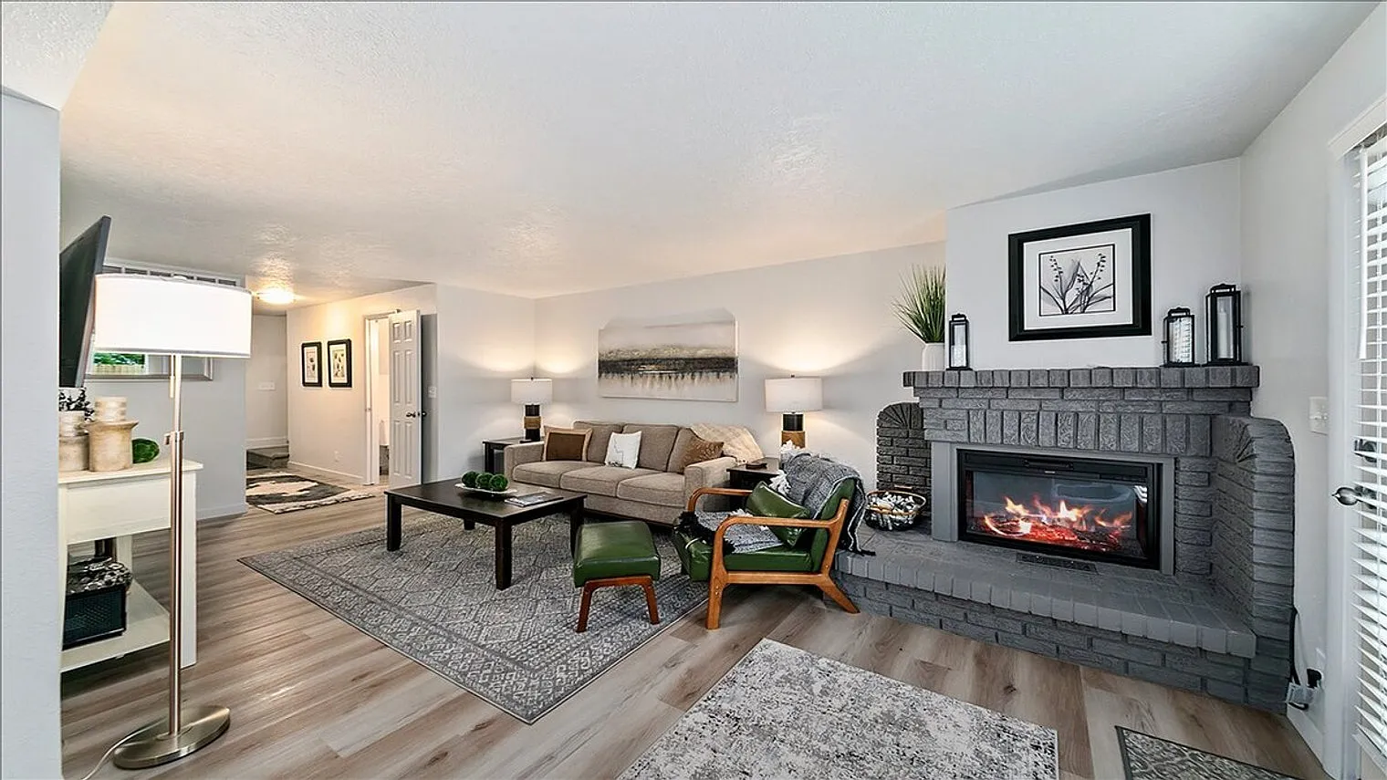 3 bed, 2.5 bath, 1345 sqft, $4,747 — Photo 2