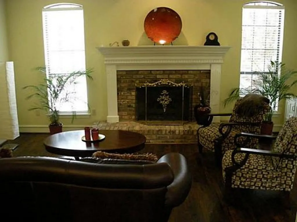 4 bed, 2395 sqft, $3,199 — Photo 4