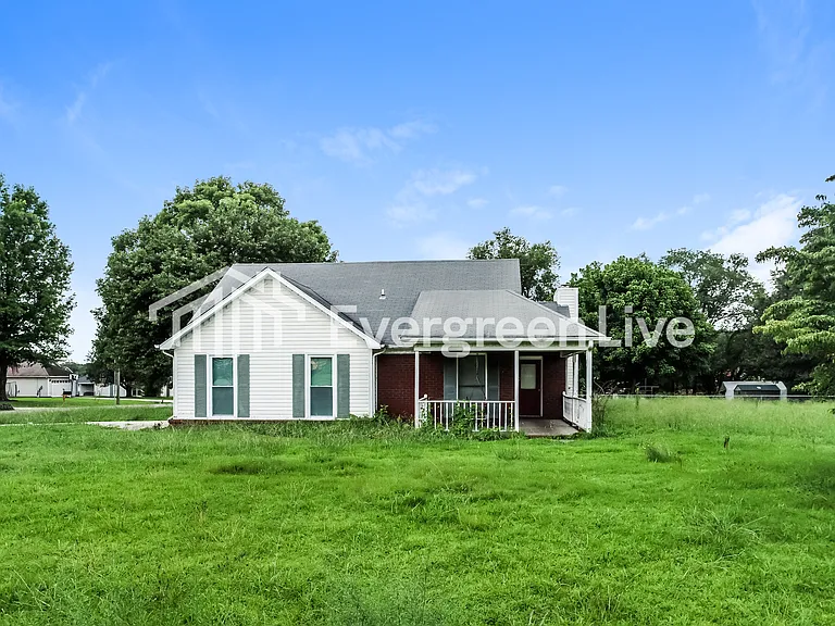 229 Cedar Creek Cir — Photo 1