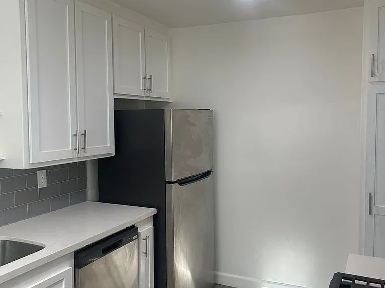 1060 S Sherbourne Dr — Photo 9