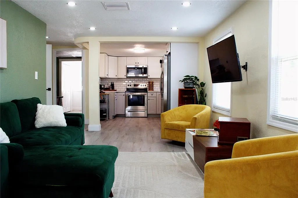 2 bed, 1.0 bath, 730 sqft, $2,000 — Photo 3