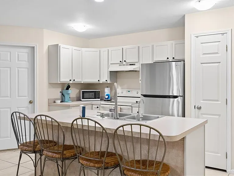 206 W Bahama St — Photo 10