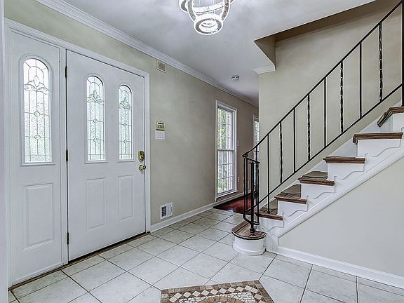 4th image of 16829 Malabar St