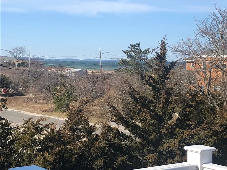 270 N Sea Dr — Photo 14