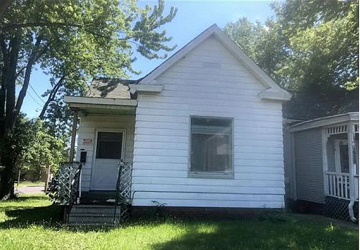 1622 NE Jefferson Ave photo 1