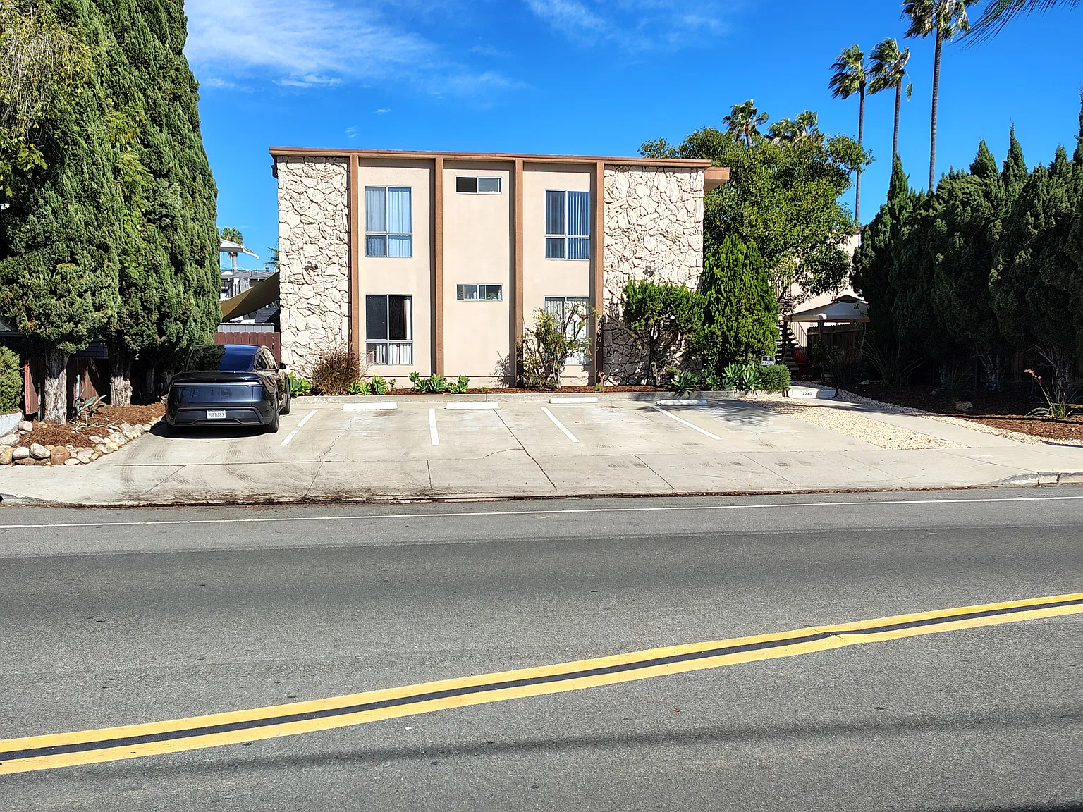 2 bed, 950 sqft, $2,500 — Photo 1