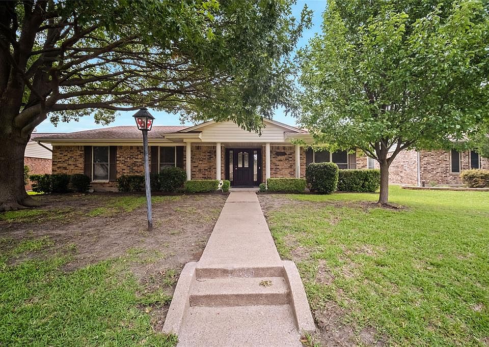 1st image of 2616 Brook Hollow Ln