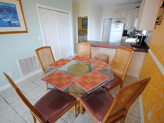 4th image of 3814 Island Dr