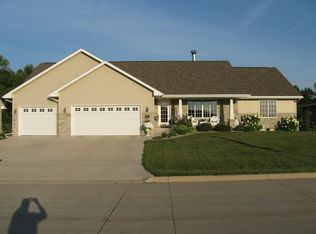 2906 Sussex Rd, Green Bay, WI 54311