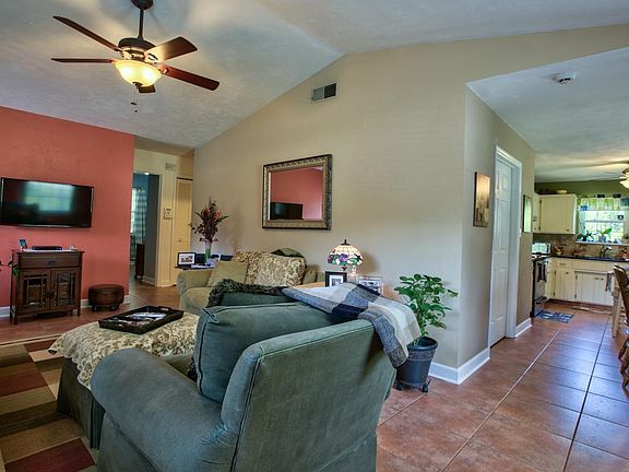 3rd image of 1584 Twin Lakes Cir