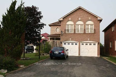 Photo 1 of 13 - 1300 Wesson Ct #2 - Mississauga, ON Primary Photo - 1300 Wesson Ct #2