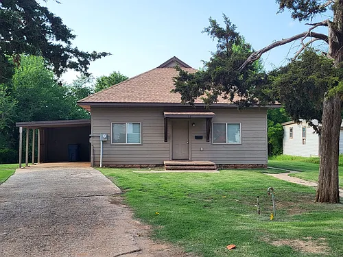 105 W Hurd St Photo 1