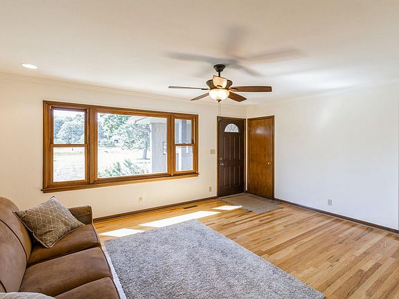 2nd image of 3604 Grand Ave