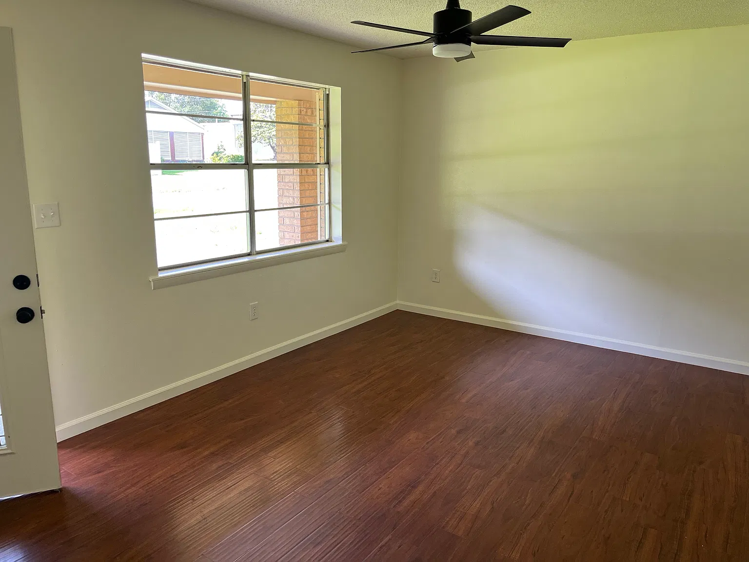 3 bed, 1303 sqft, $1,100 — Photo 2