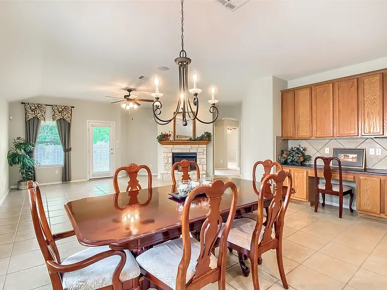 18720 Royal Pointe Dr — Photo 3