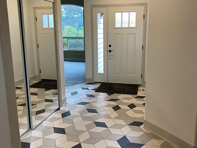 6616 Parkshadow Ct NE — Photo 2