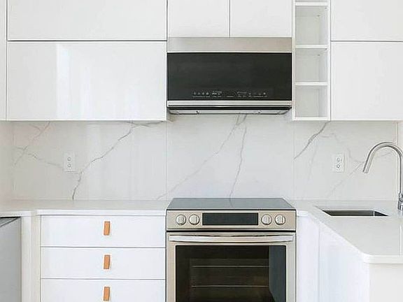 4th image of 2561 Bedford Ave Unit Penthouse 4a