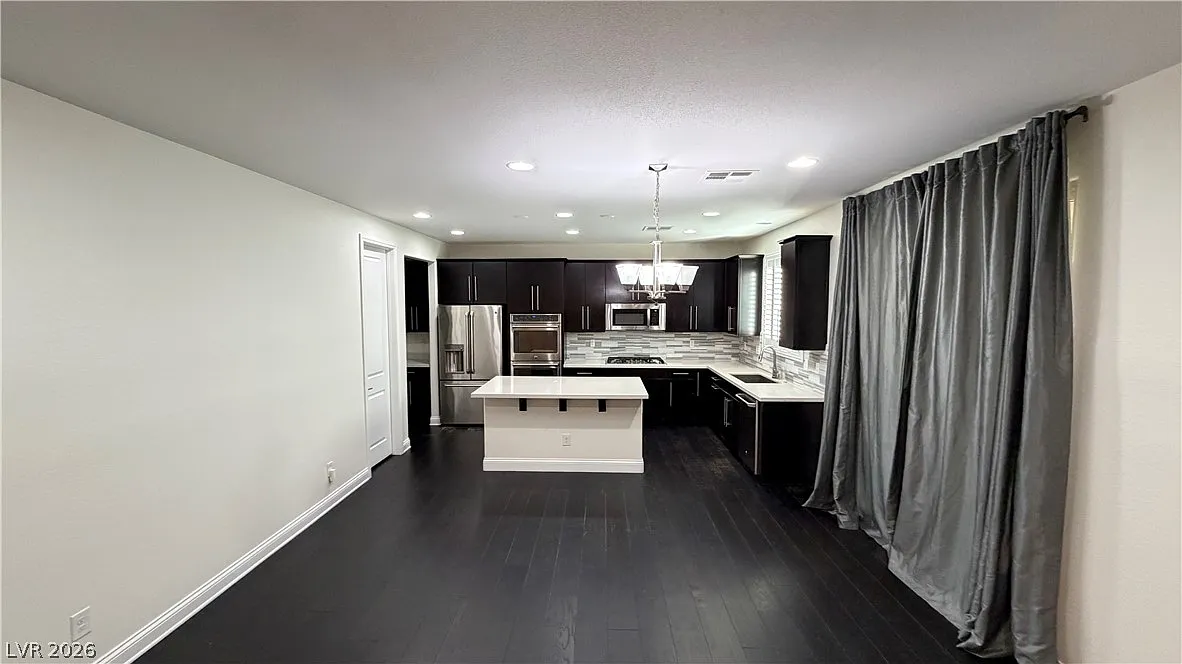 4 bed, 2.5 bath, 2440 sqft, $2,550 — Photo 3