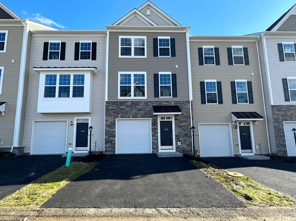 716 Mulligan Ct, Maidsville, WV 26541