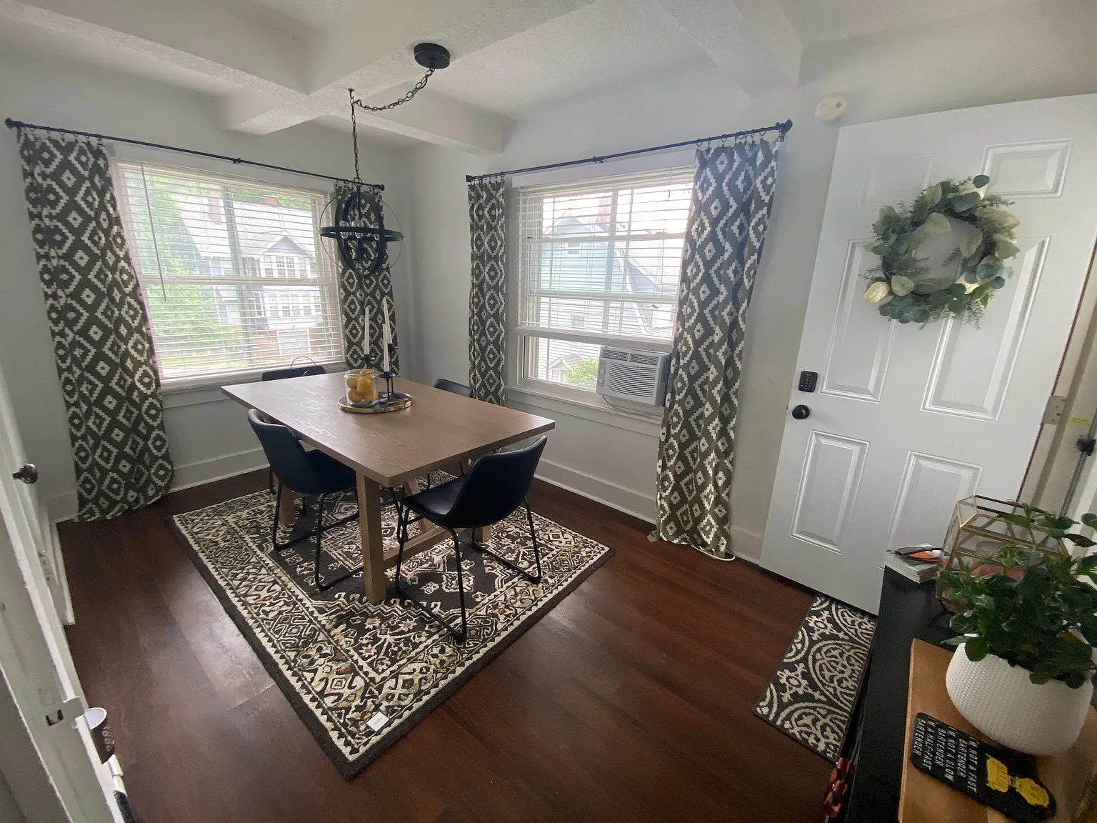 1 bed, 1200 sqft, $1,200 — Photo 3
