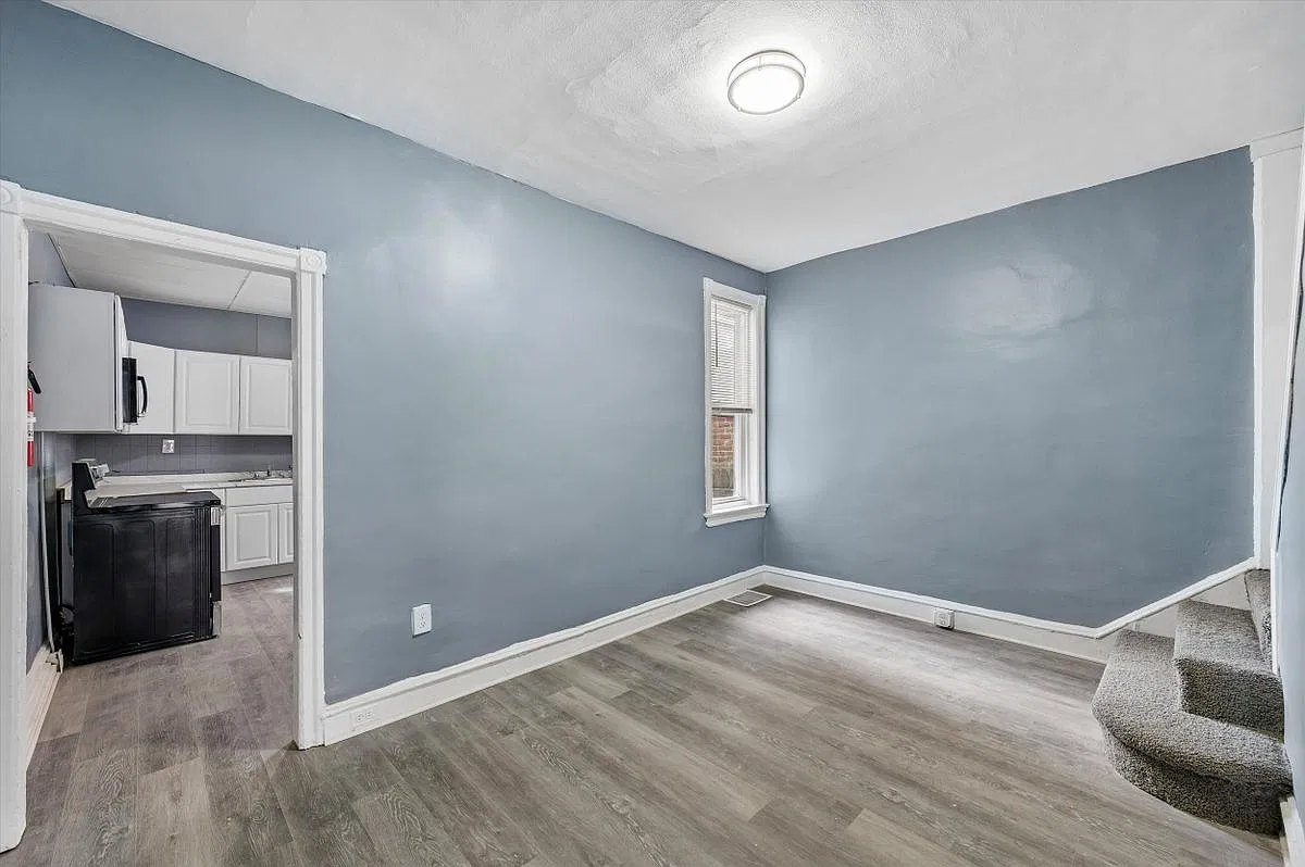 5 bed, 1.0 bath, 1516 sqft, $1,800 — Photo 3