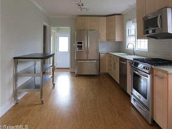 4th image of 611 Westwood Ave