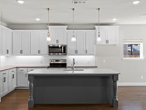 3rd image of 2920 Josie Dr