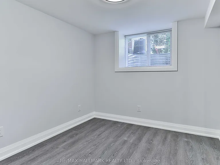 880 College St #BASEMENT — Photo 10