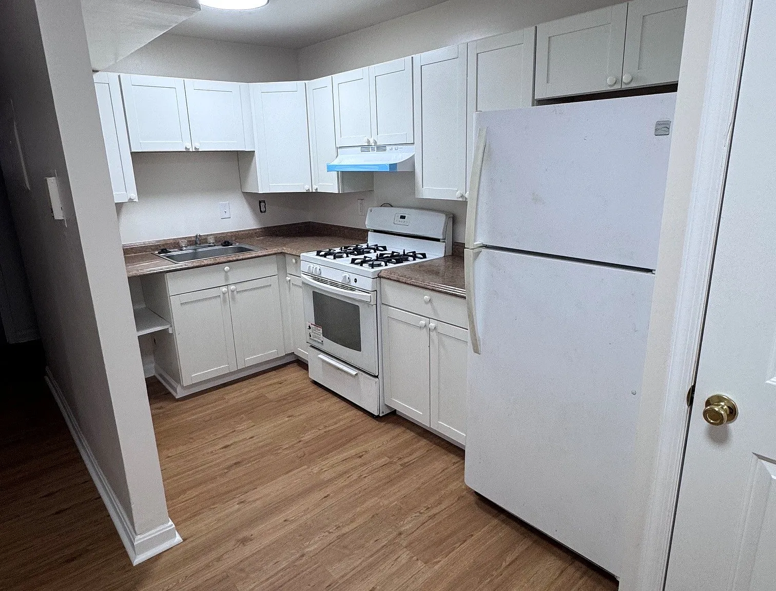 3 bed, 820 sqft, $1,950 — Photo 2