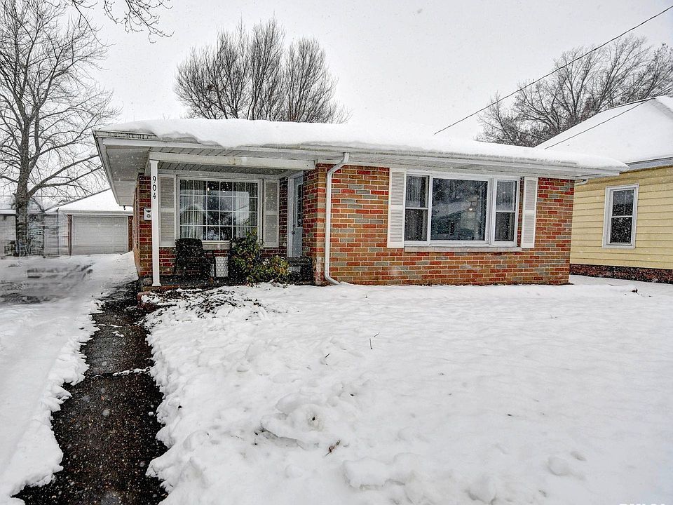 1st image of 904 W Vandeveer St