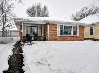 904 W Vandeveer St, Taylorville, IL 62568
