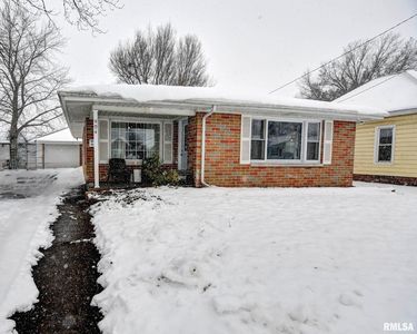 904 W Vandeveer St, Taylorville, IL, 62568